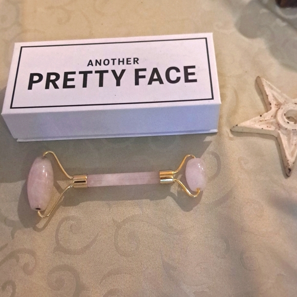 Rose Quartz Facial Roller - Picture 1 of 4